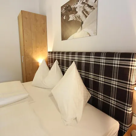 Modern With Sauna Near Area In Salzburgerland シャレー